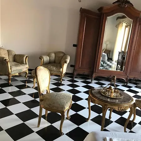 Casa Rosa Hotel *